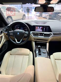 بی ئێم دەبڵیو 4 سیریەس